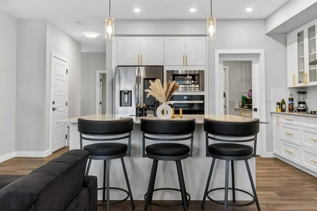 66 Belmont Manor SW Calgary AB T2X 5E4