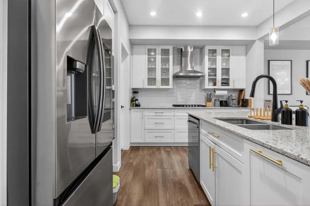 66 Belmont Manor SW Calgary AB T2X 5E4