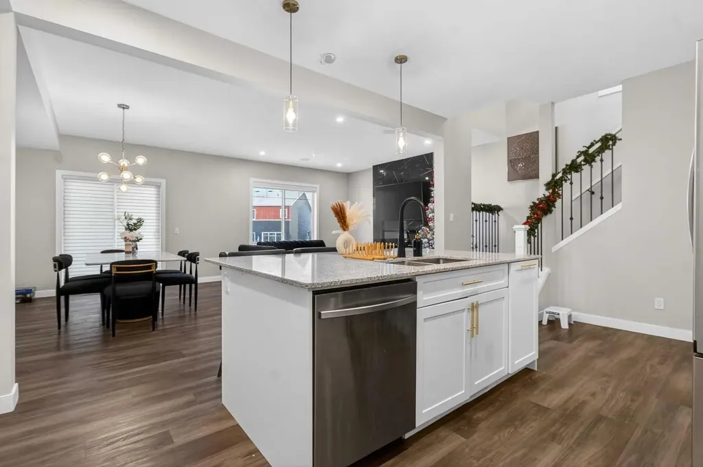 66 Belmont Manor SW Calgary AB T2X 5E4