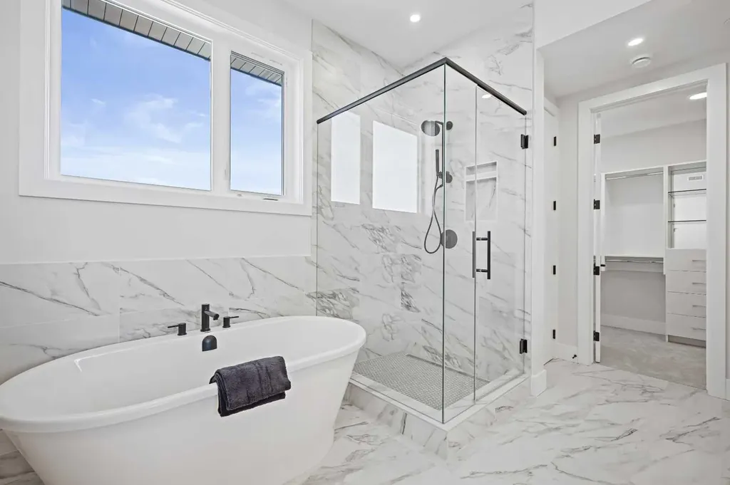 170 Marina Cove SE Calgary AB T3M 3P4
