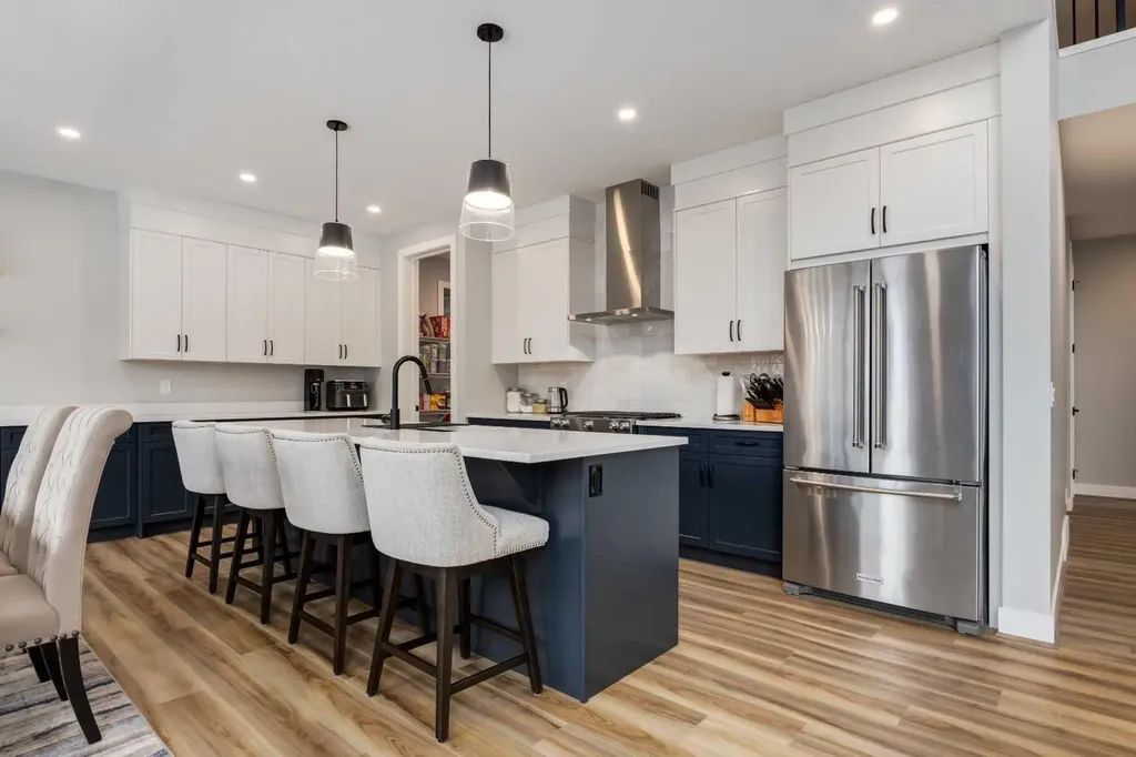 18 South Shore Bay Chestermere AB T1X 2R9