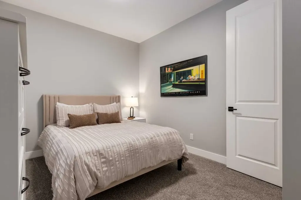 18 South Shore Bay Chestermere AB T1X 2R9
