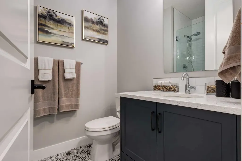 18 South Shore Bay Chestermere AB T1X 2R9