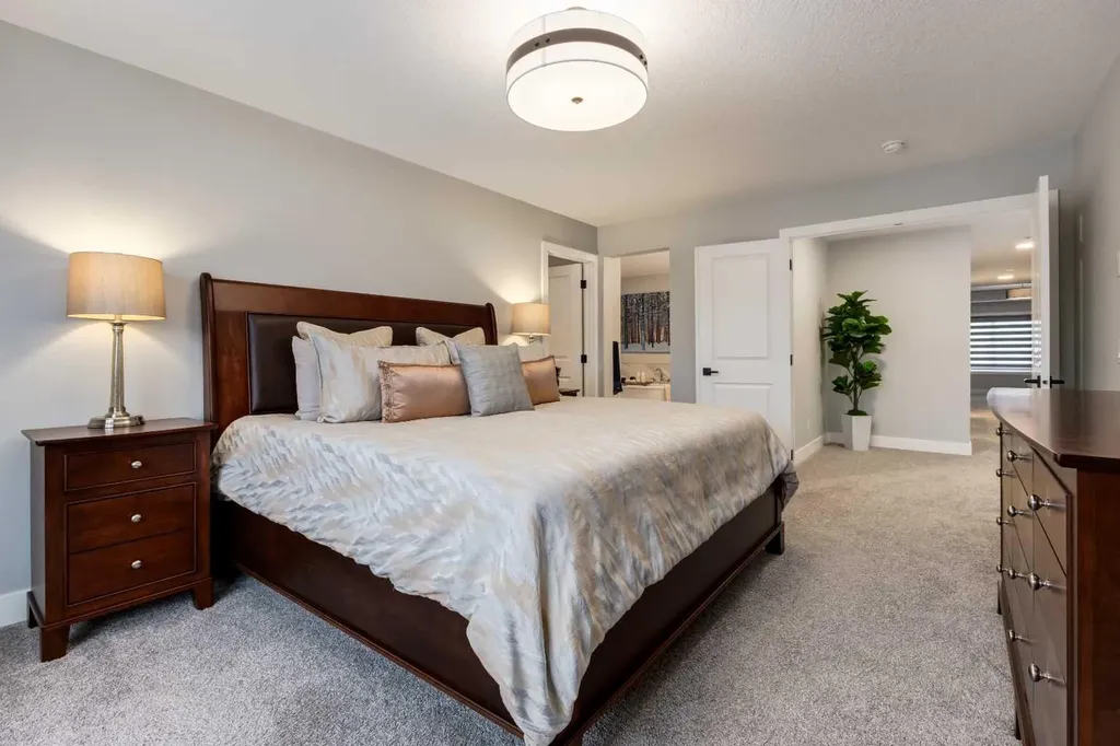 18 South Shore Bay Chestermere AB T1X 2R9