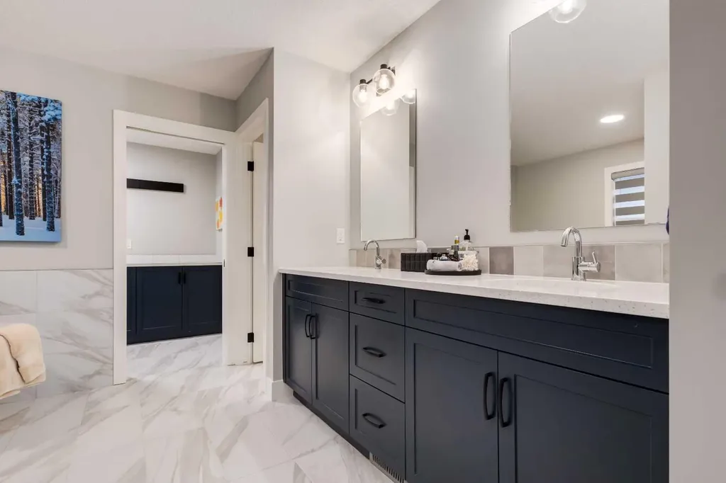 18 South Shore Bay Chestermere AB T1X 2R9