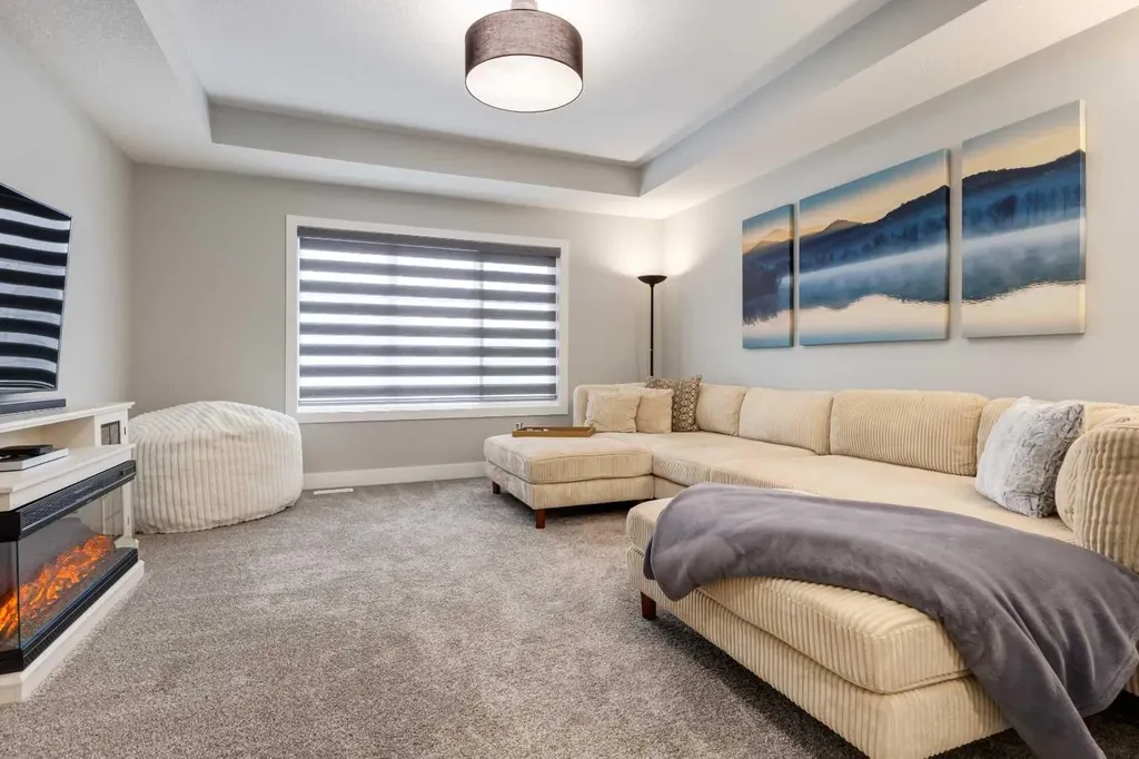 18 South Shore Bay Chestermere AB T1X 2R9