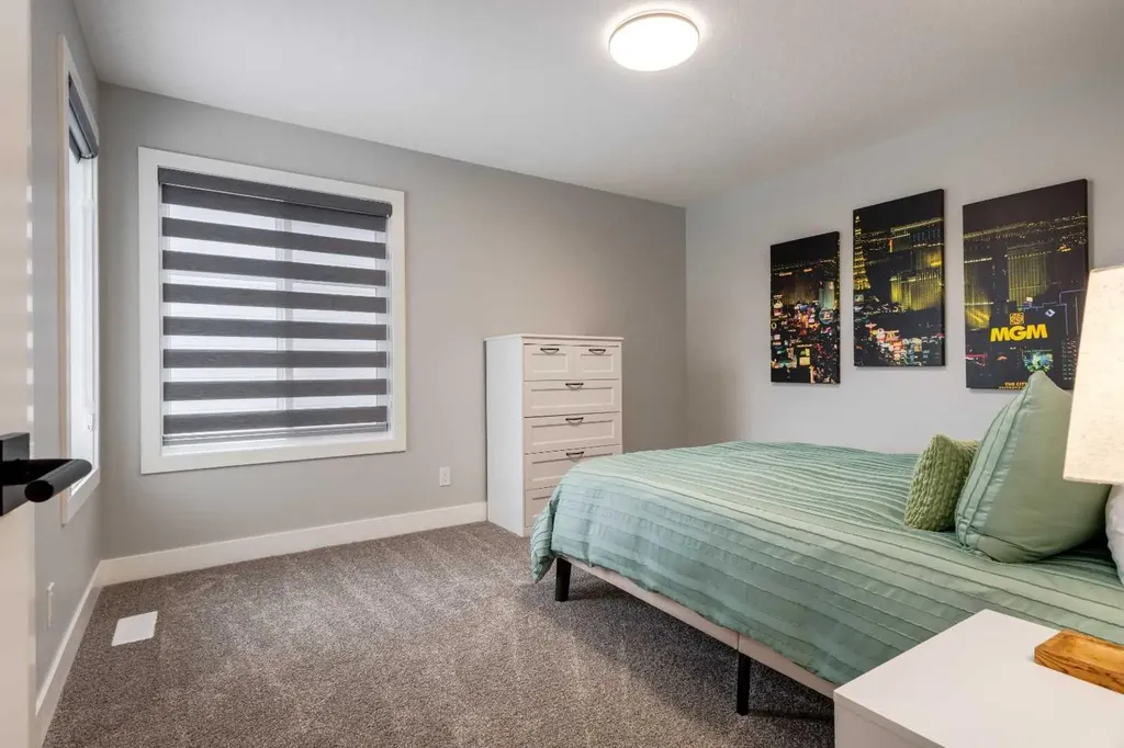 18 South Shore Bay Chestermere AB T1X 2R9