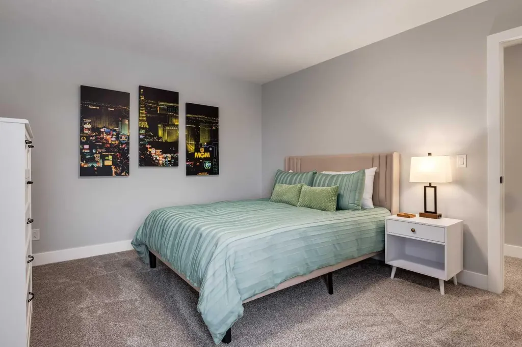 18 South Shore Bay Chestermere AB T1X 2R9
