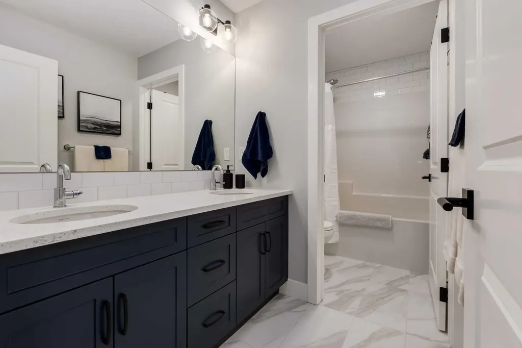 18 South Shore Bay Chestermere AB T1X 2R9