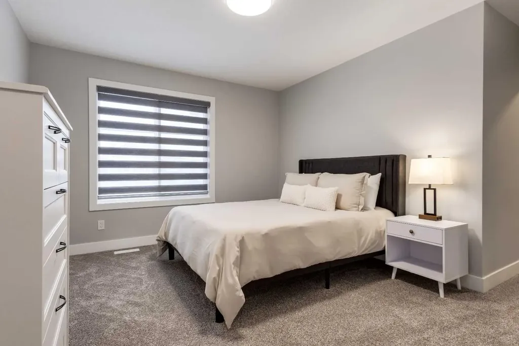 18 South Shore Bay Chestermere AB T1X 2R9