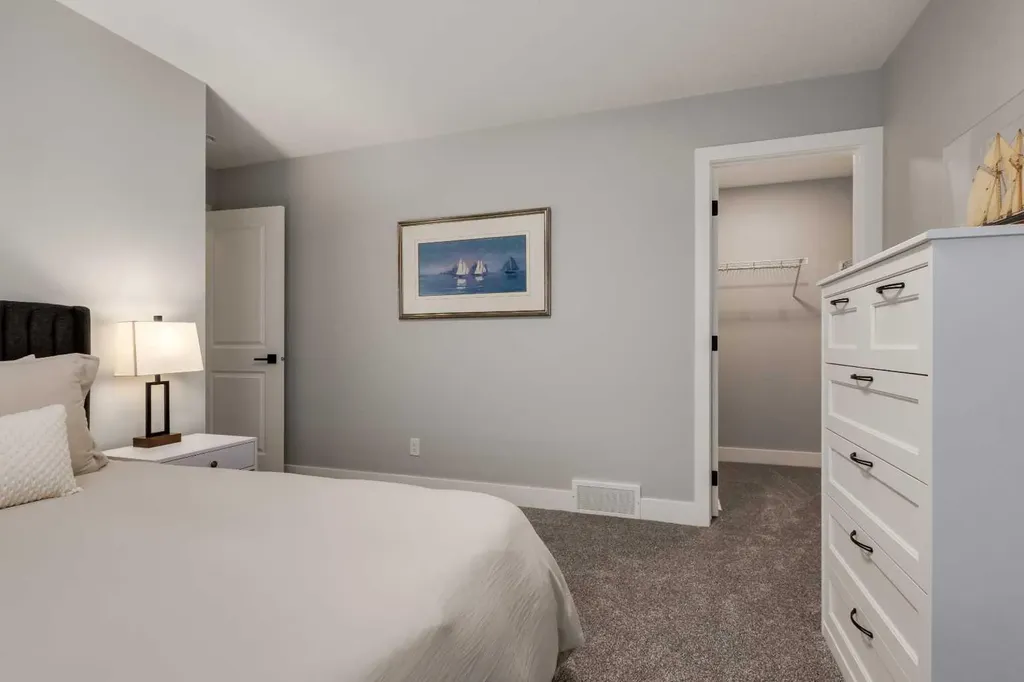 18 South Shore Bay Chestermere AB T1X 2R9