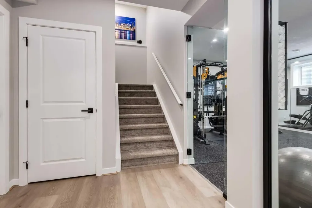 18 South Shore Bay Chestermere AB T1X 2R9