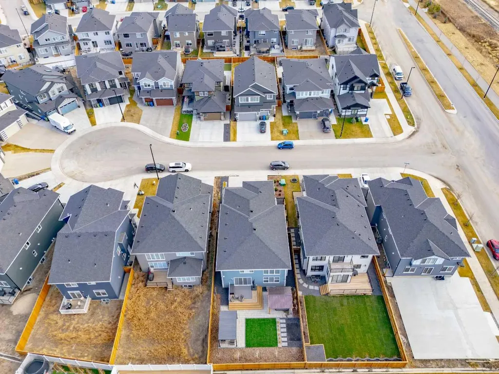 18 South Shore Bay Chestermere AB T1X 2R9