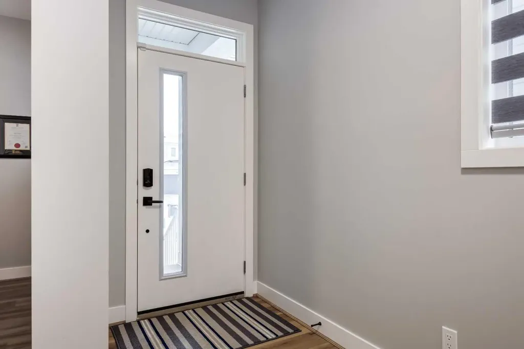 18 South Shore Bay Chestermere AB T1X 2R9