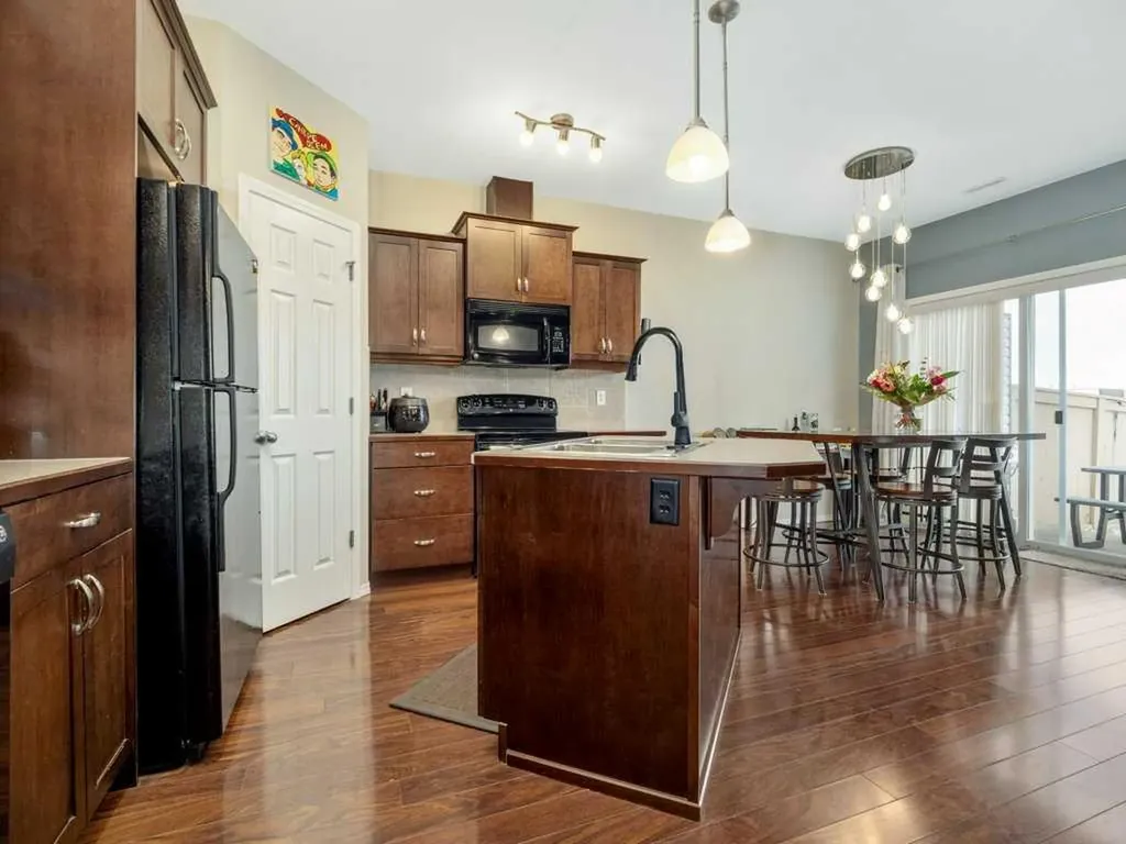 757 Silkstone Close W Lethbridge AB T1J 4B9