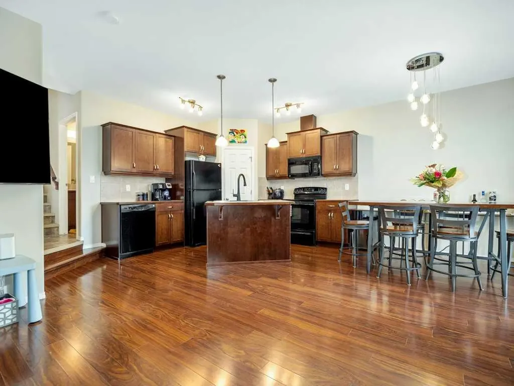 757 Silkstone Close W Lethbridge AB T1J 4B9