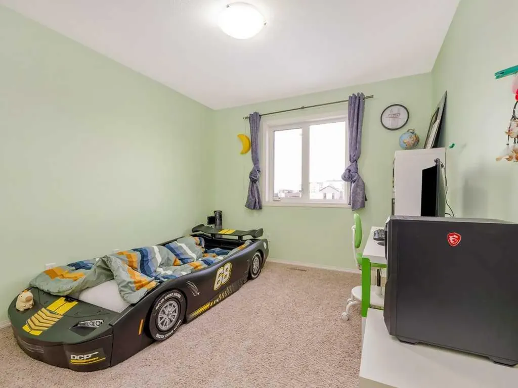 757 Silkstone Close W Lethbridge AB T1J 4B9