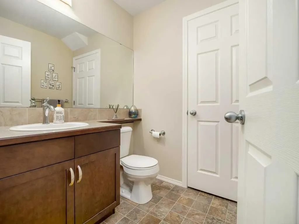757 Silkstone Close W Lethbridge AB T1J 4B9