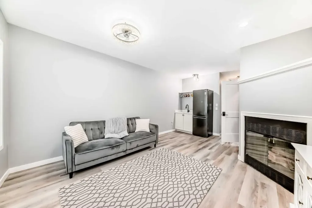 1014 14 Avenue SW Calgary AB T2R0P1