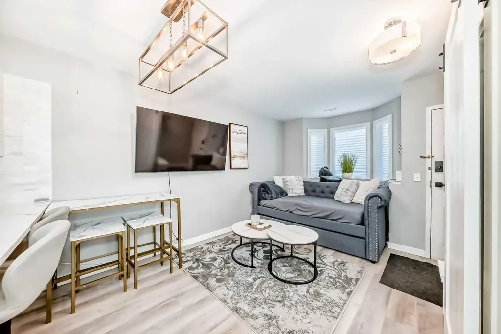 1014 14 Avenue SW Calgary AB T2R0P1