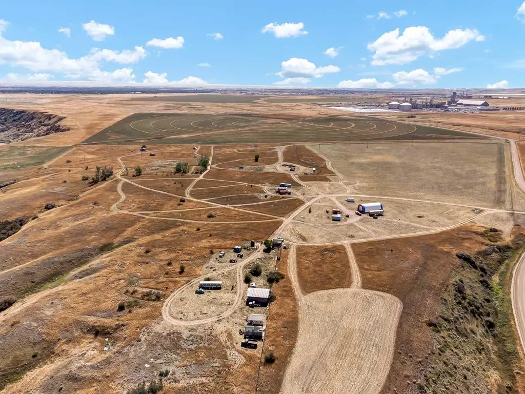 6101 10 Avenue NW Medicine Hat AB T1A7H6