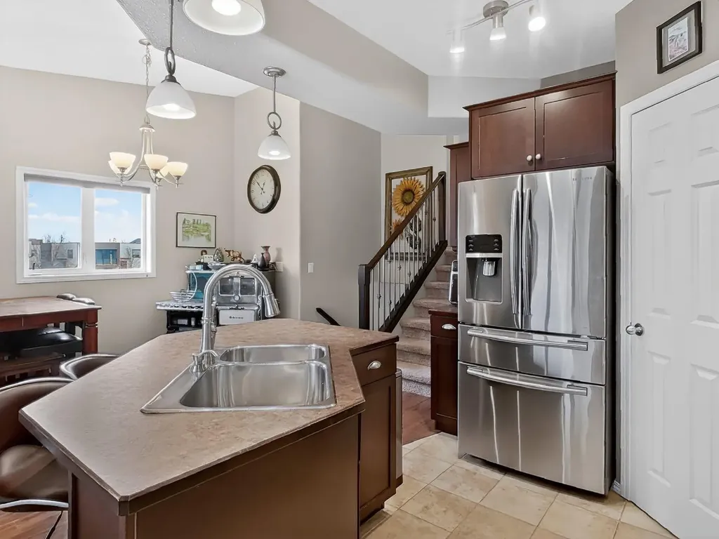 645 Silkstone Point W Lethbridge AB T1J 4C5