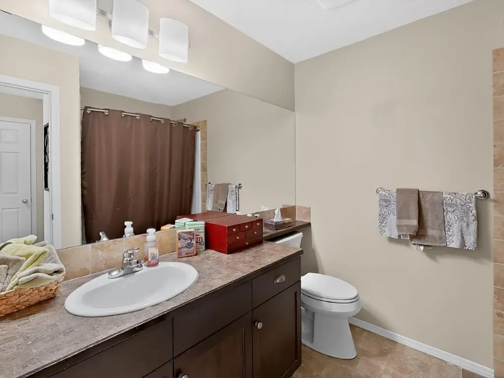 645 Silkstone Point W Lethbridge AB T1J 4C5