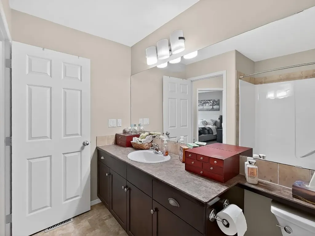 645 Silkstone Point W Lethbridge AB T1J 4C5