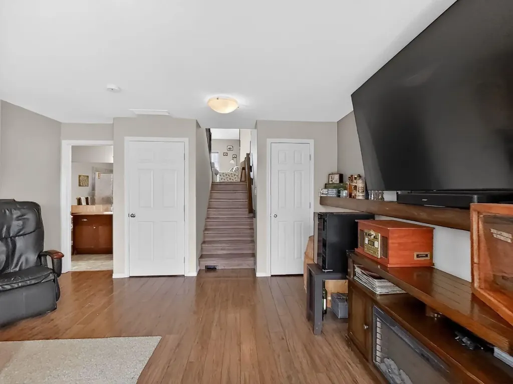 645 Silkstone Point W Lethbridge AB T1J 4C5