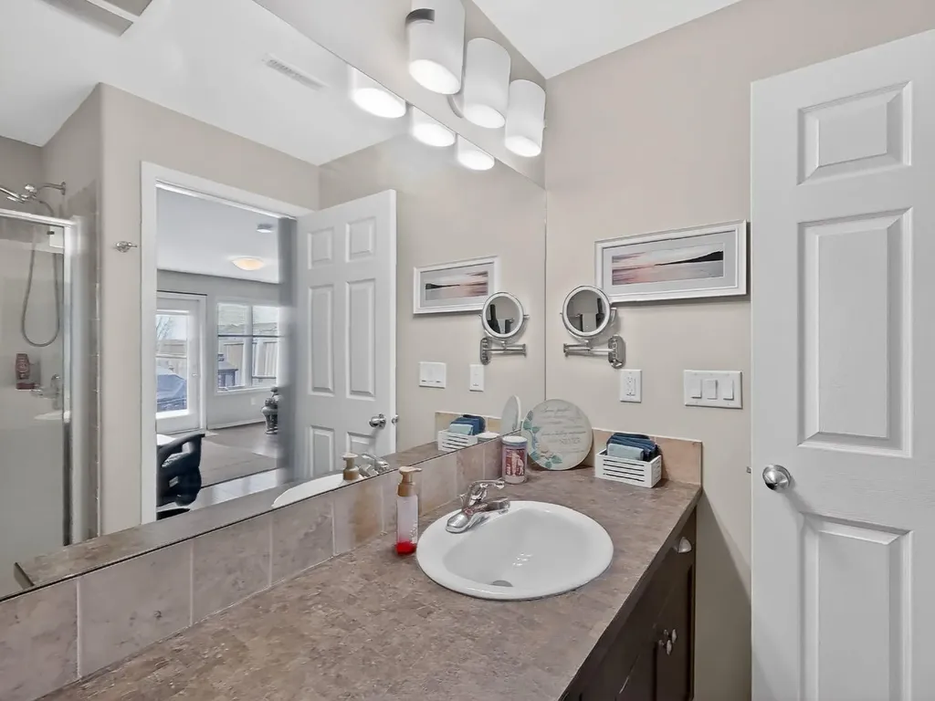 645 Silkstone Point W Lethbridge AB T1J 4C5