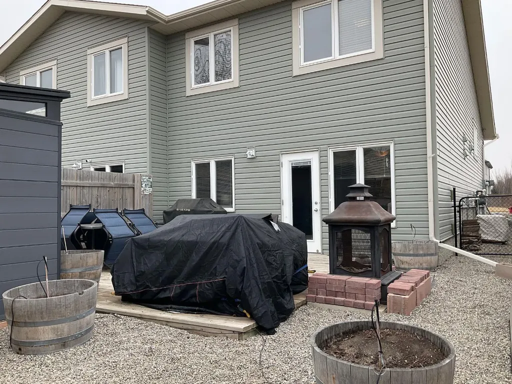 645 Silkstone Point W Lethbridge AB T1J 4C5