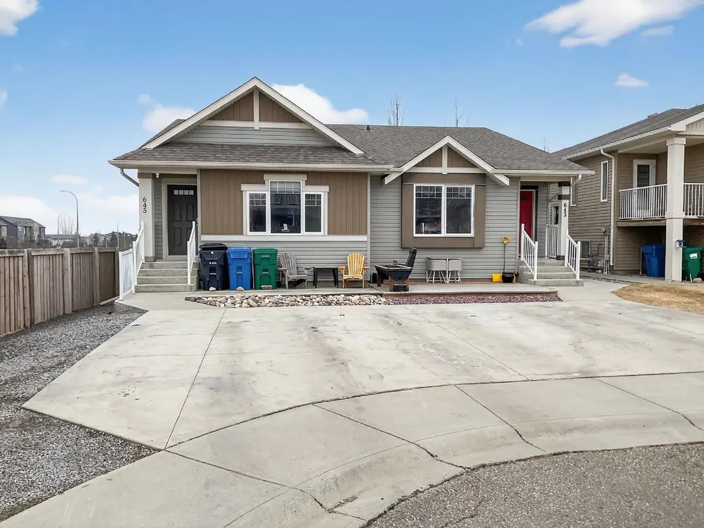 645 Silkstone Point W Lethbridge AB T1J 4C5