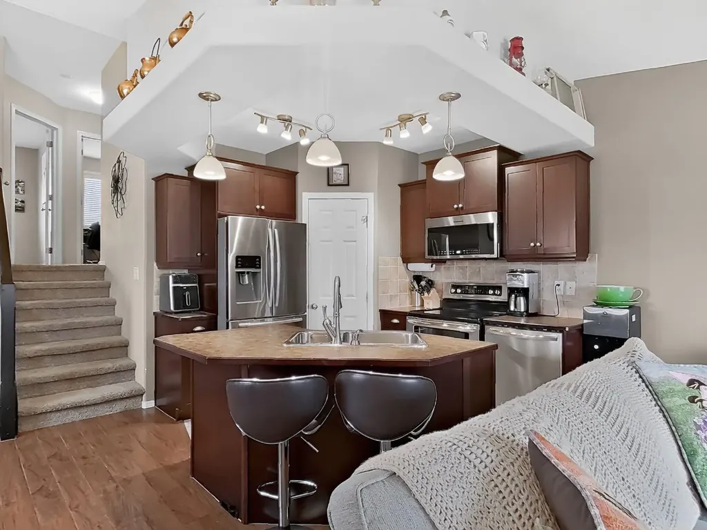 645 Silkstone Point W Lethbridge AB T1J 4C5