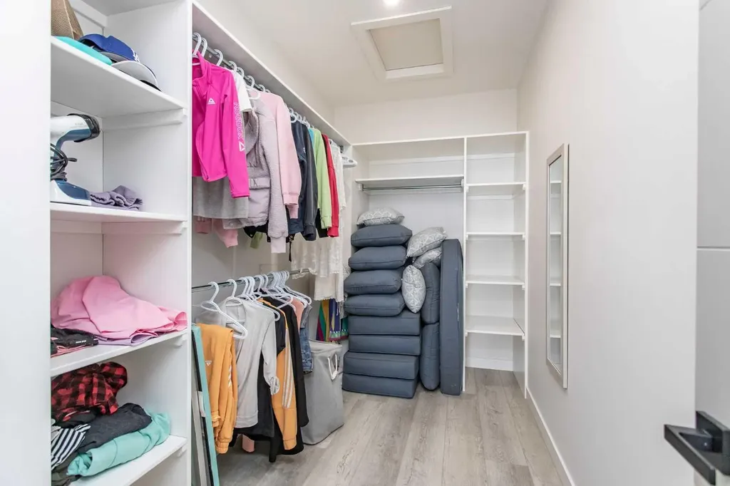 2 Twin Rose Court Jarvis Bay AB T4S 1R8