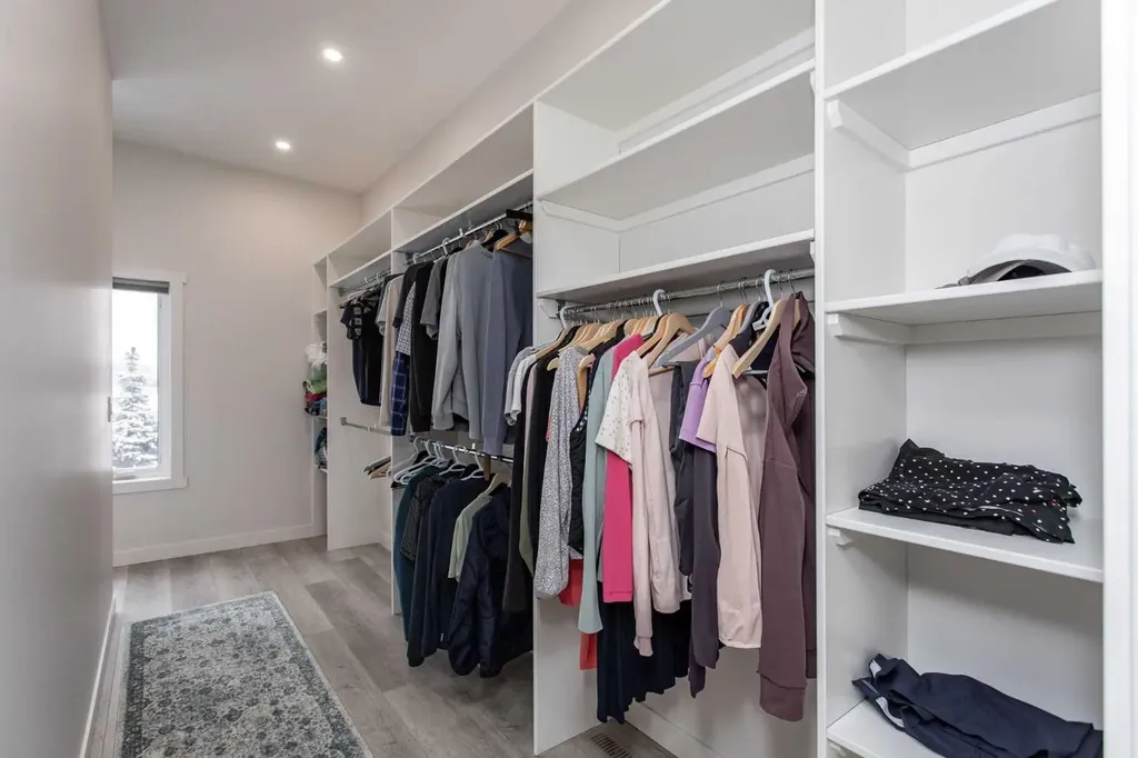 2 Twin Rose Court Jarvis Bay AB T4S 1R8