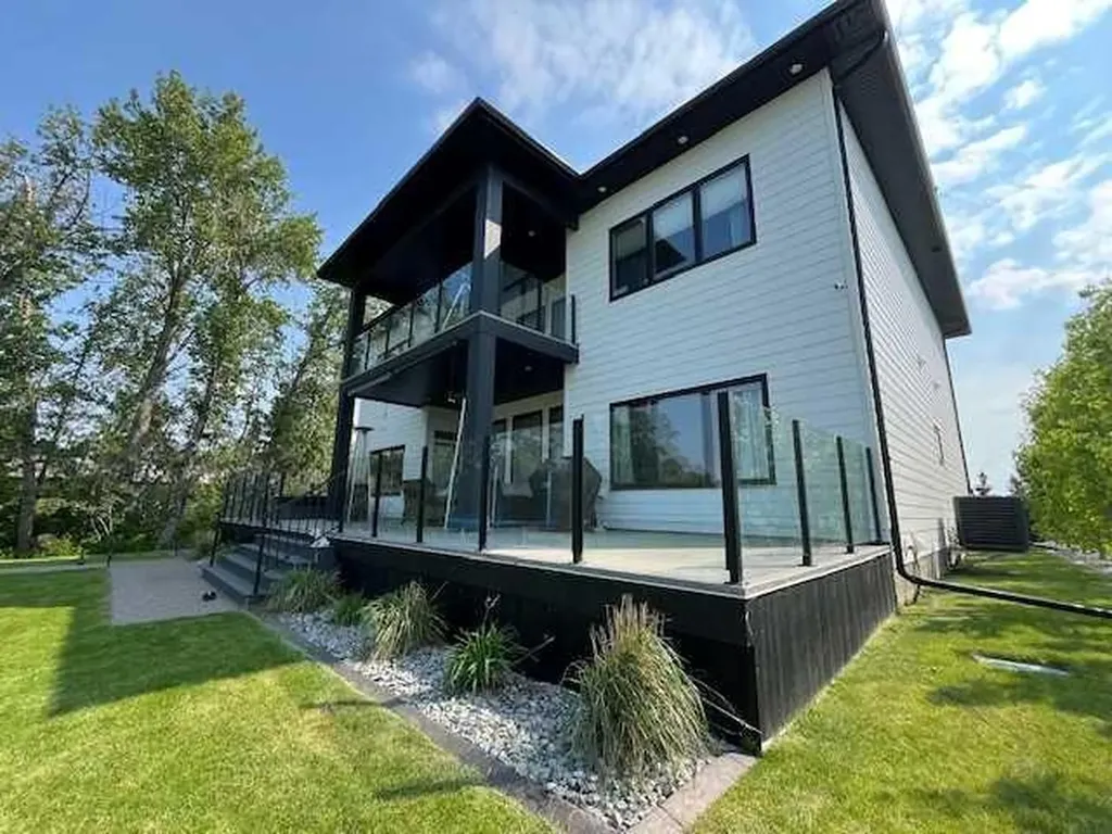2 Twin Rose Court Jarvis Bay AB T4S 1R8