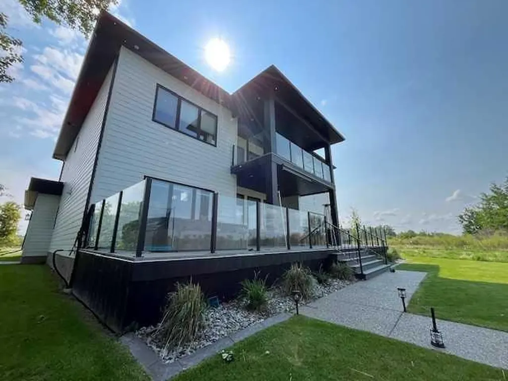 2 Twin Rose Court Jarvis Bay AB T4S 1R8