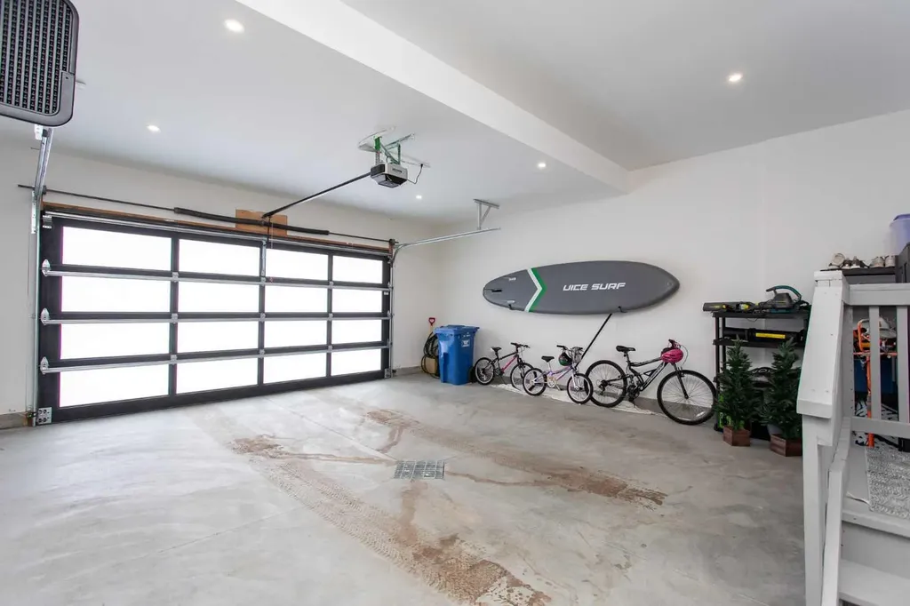 2 Twin Rose Court Jarvis Bay AB T4S 1R8