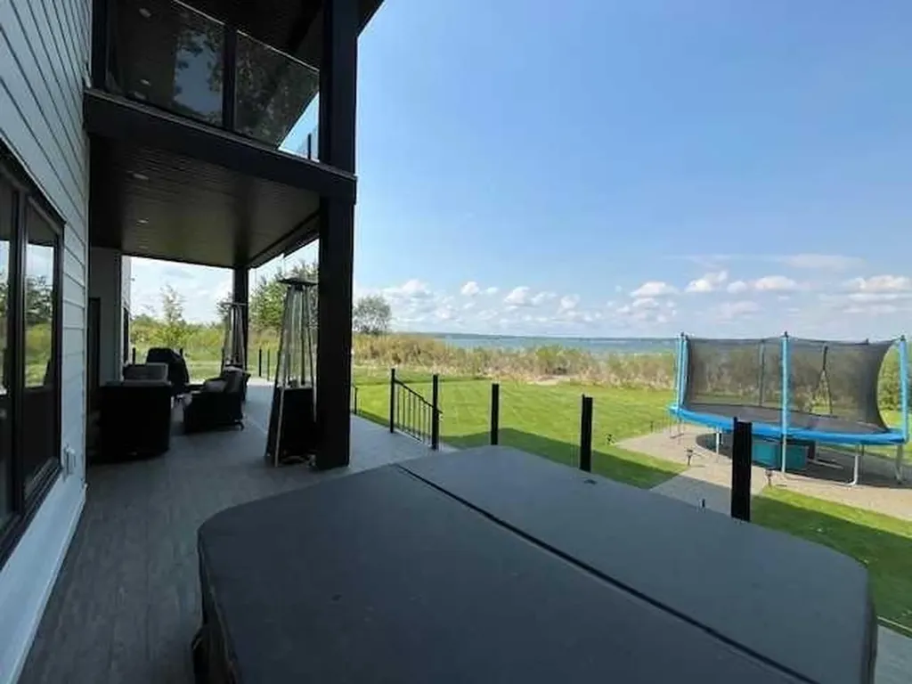 2 Twin Rose Court Jarvis Bay AB T4S 1R8