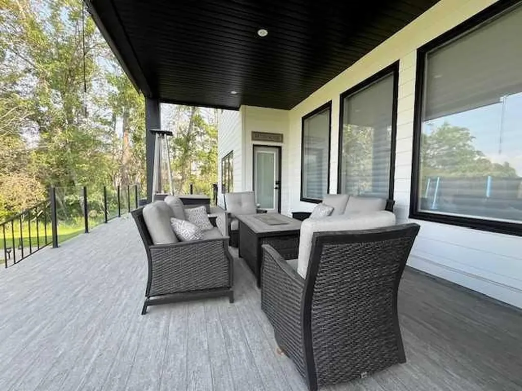 2 Twin Rose Court Jarvis Bay AB T4S 1R8