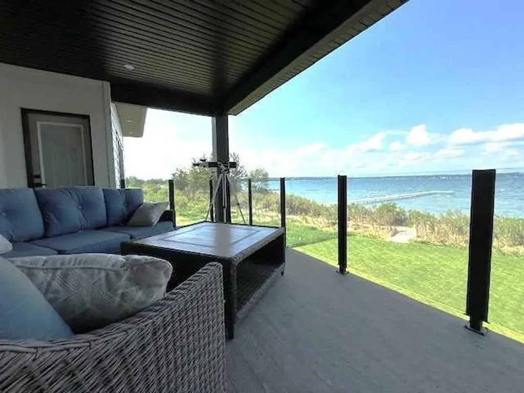2 Twin Rose Court Jarvis Bay AB T4S 1R8