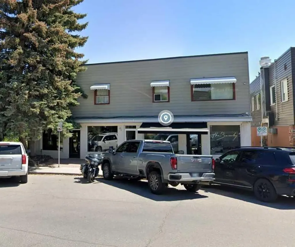 7 Parkdale Crescent NW Calgary AB T2N3T8