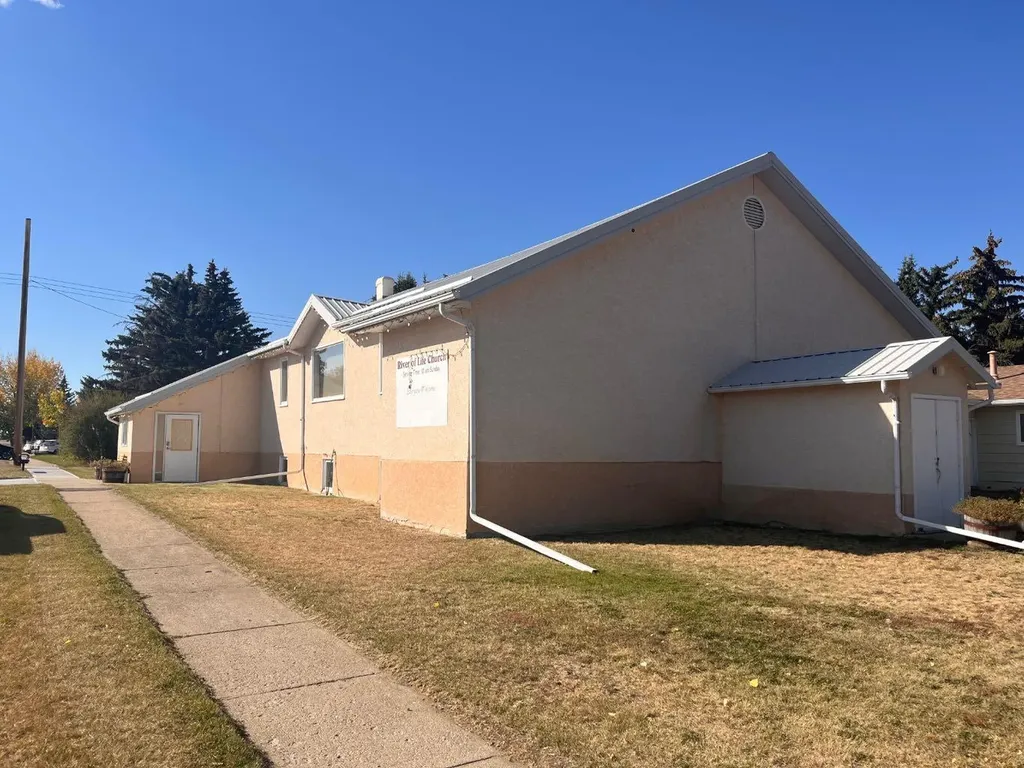 401 Main Street NW Milk River AB T0K 1M0