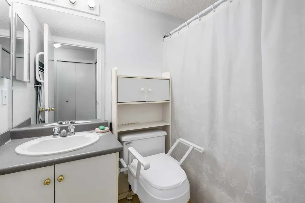 6224 17 Avenue SE Calgary AB T2A7X8