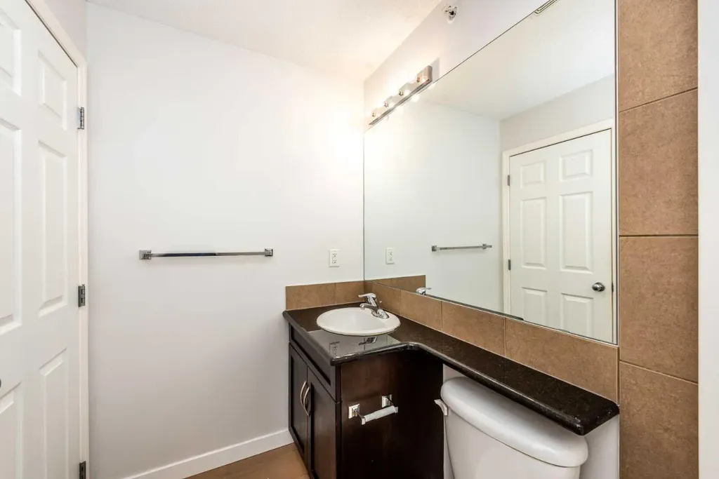 69 Country Village Manor NE Calgary AB T3K 0T1
