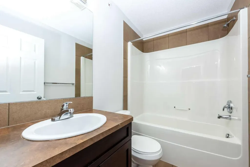 69 Country Village Manor NE Calgary AB T3K 0T1