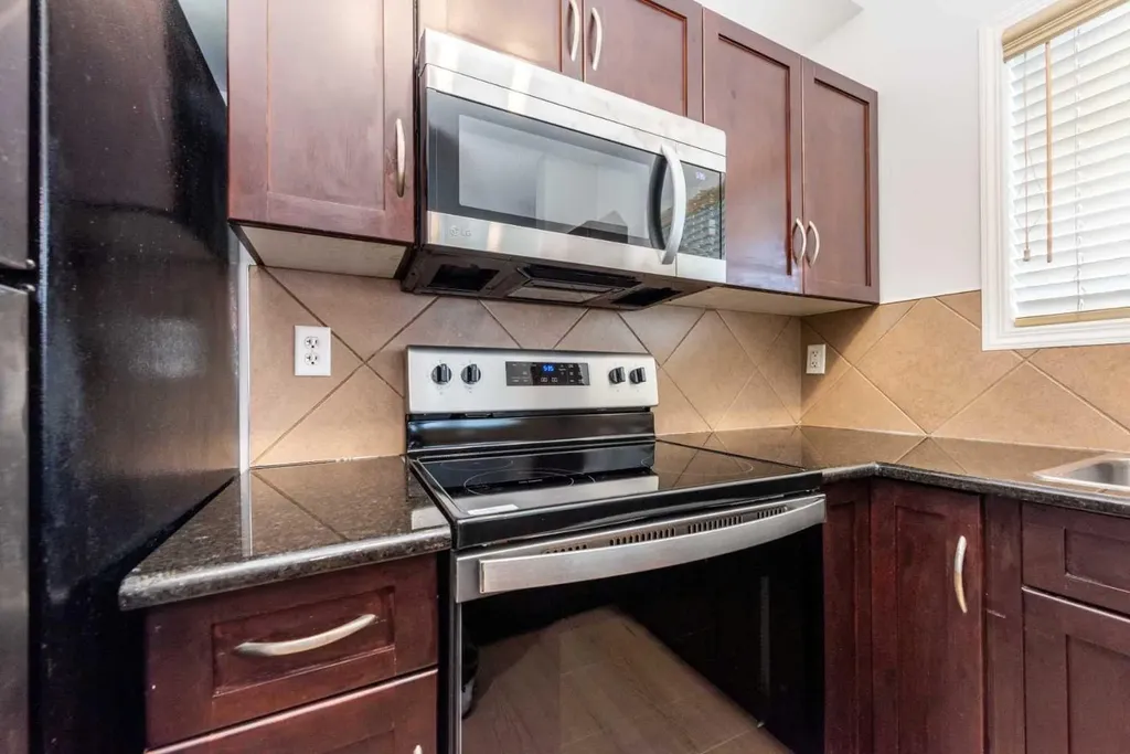 69 Country Village Manor NE Calgary AB T3K 0T1