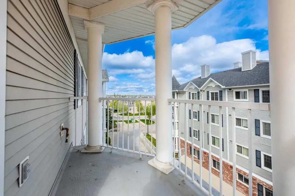 69 Country Village Manor NE Calgary AB T3K 0T1