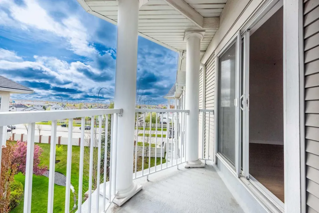 69 Country Village Manor NE Calgary AB T3K 0T1