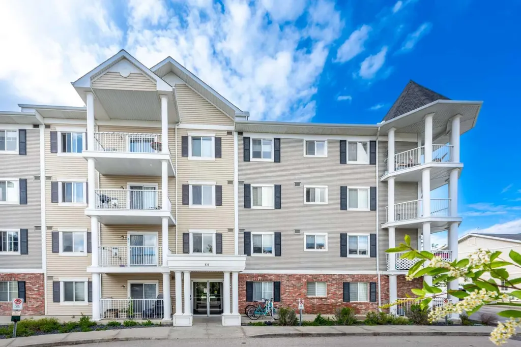 69 Country Village Manor NE Calgary AB T3K 0T1